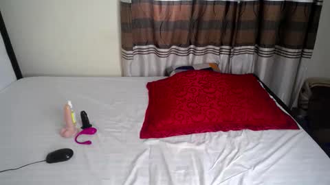 Maila online show from 11/12/25, 01:00