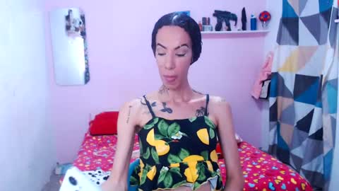 Snapshot of queenmaria23cm chatting on 07/19/26, 08:12 queenmaria23cm online show from 07/19/26, 08:12
