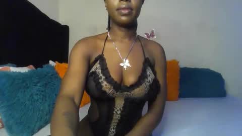 queenmavela_ online show from 02/16/26, 07:37