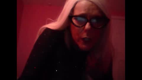 Queenmayhem online show from 09/16/25, 01:17