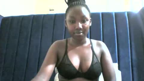 Snapshot of queenmelany chatting on 11/21/25, 08:46 queenmelany online show from 11/21/25, 08:46
