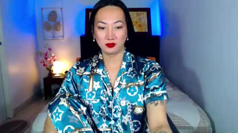 Snapshot of queenmistressts chatting on 01/09/25, 05:23 QUEEN online show from 01/09/25, 05:23