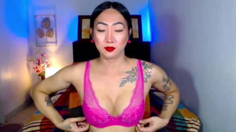 Snapshot of queenmistressts chatting on 02/11/25, 11:43 QUEEN online show from 02/11/25, 11:43