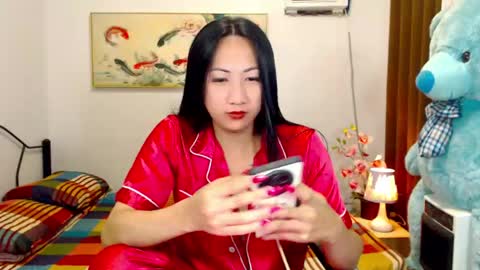 Snapshot of queenmistressts chatting on 05/29/26, 02:48 QUEEN online show from 05/29/26, 02:48