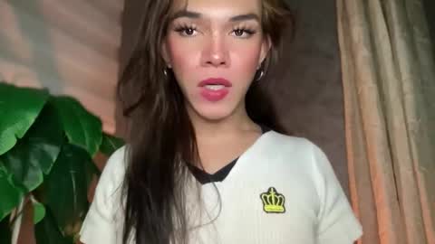 Snapshot of queenn_xxx chatting on 10/02/25, 09:44 QUEEN online show from 10/02/25, 09:44