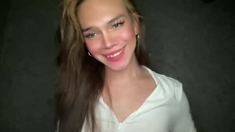 Snapshot of queenn_xxx chatting on 11/03/25, 09:59 QUEEN online show from 11/03/25, 09:59