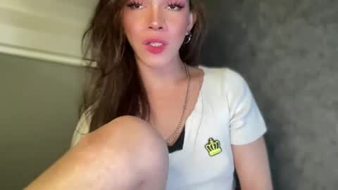 Snapshot of queenn_xxx chatting on 11/28/25, 06:32 QUEEN online show from 11/28/25, 06:32