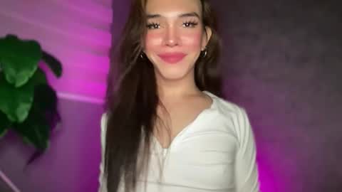 Snapshot of queenn_xxx chatting on 12/17/25, 10:27 QUEEN online show from 12/17/25, 10:27