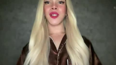 Snapshot of queenn_xxx chatting on 02/12/26, 12:49 QUEEN online show from 02/12/26, 12:49