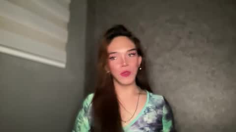 Snapshot of queenn_xxx chatting on 02/15/26, 05:37 QUEEN online show from 02/15/26, 05:37