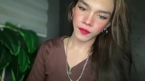 Snapshot of queenn_xxx chatting on 02/19/26, 12:50 QUEEN online show from 02/19/26, 12:50