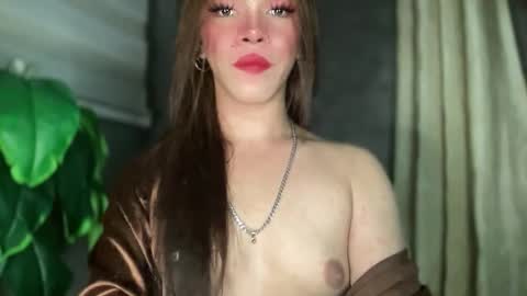 Snapshot of queenn_xxx chatting on 03/04/26, 08:20 QUEEN online show from 03/04/26, 08:20