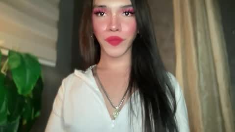 Snapshot of queenn_xxx chatting on 04/09/26, 01:16 QUEEN online show from 04/09/26, 01:16