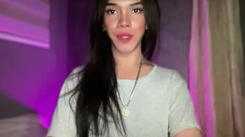 Snapshot of queenn_xxx chatting on 04/12/26, 02:11 QUEEN online show from 04/12/26, 02:11