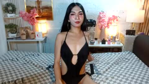 Snapshot of queennira chatting on 07/18/26, 01:43 queennira online show from 07/18/26, 01:43