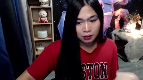 Snapshot of queenofcum169xx chatting on 11/15/25, 06:37 Mikka online show from 11/15/25, 06:37