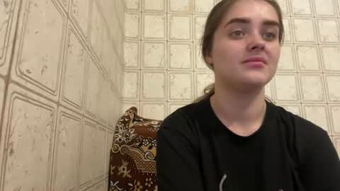 Snapshot of queenofdreams_2029 chatting on 06/12/26, 03:00 Madison online show from 06/12/26, 03:00