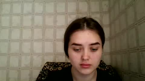 Snapshot of queenofdreams_2029 chatting on 06/15/26, 10:39 Madison online show from 06/15/26, 10:39