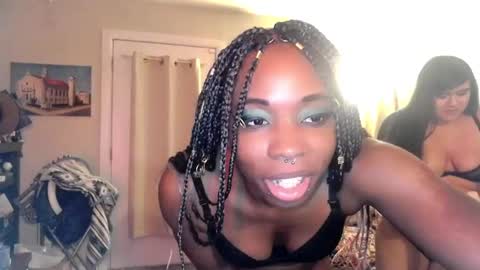 Snapshot of queenofheartsfaerah chatting on 01/28/25, 05:11 QueenOfHearts online show from 01/28/25, 05:11