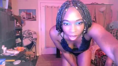 Snapshot of queenofheartsfaerah chatting on 01/29/25, 07:04 QueenOfHearts online show from 01/29/25, 07:04