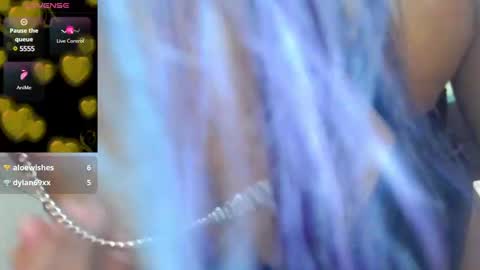 Snapshot of queenofheartsfaerah chatting on 03/05/25, 03:07 QueenOfHearts online show from 03/05/25, 03:07