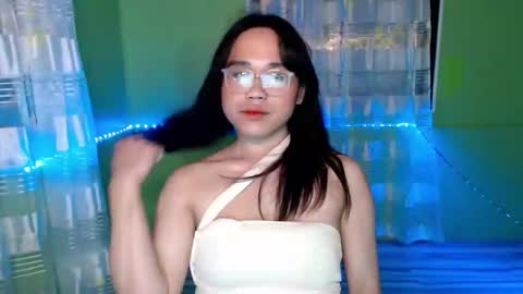 Snapshot of queenoflove_adriana chatting on 05/16/26, 03:33 adrianna online show from 05/16/26, 03:33