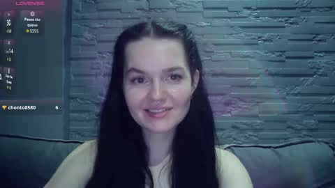 Snapshot of queenofmodels chatting on 02/06/26, 06:22 QueenOfModels online show from 02/06/26, 06:22