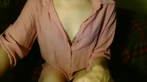 Snapshot of queenoftenderness chatting on 12/31/24, 08:23 queenoftenderness online show from 12/31/24, 08:23