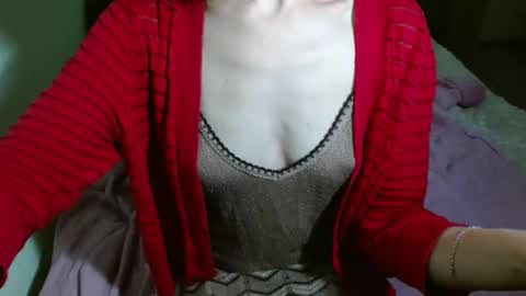 Snapshot of queenoftenderness chatting on 01/04/25, 08:48 queenoftenderness online show from 01/04/25, 08:48