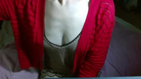 Snapshot of queenoftenderness chatting on 01/12/25, 10:33 queenoftenderness online show from 01/12/25, 10:33