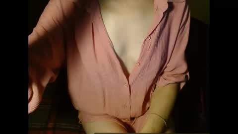 Snapshot of queenoftenderness chatting on 02/04/25, 05:12 queenoftenderness online show from 02/04/25, 05:12