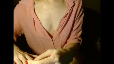 Snapshot of queenoftenderness chatting on 02/04/25, 09:31 queenoftenderness online show from 02/04/25, 09:31