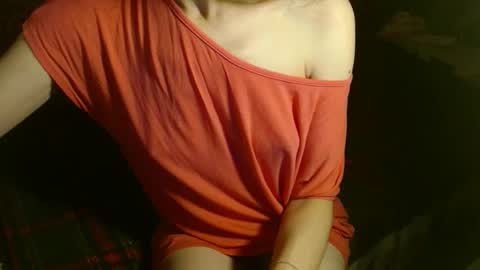 Snapshot of queenoftenderness chatting on 03/04/25, 07:54 queenoftenderness online show from 03/04/25, 07:54