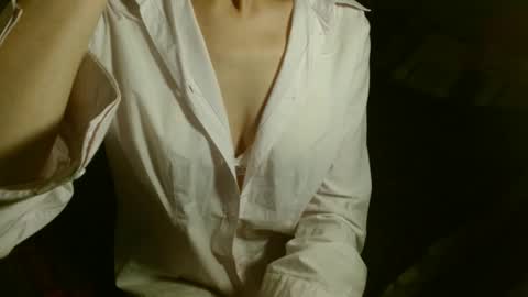 Snapshot of queenoftenderness chatting on 03/11/25, 09:37 queenoftenderness online show from 03/11/25, 09:37