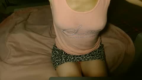 Snapshot of queenoftenderness chatting on 09/17/25, 06:20 queenoftenderness online show from 09/17/25, 06:20