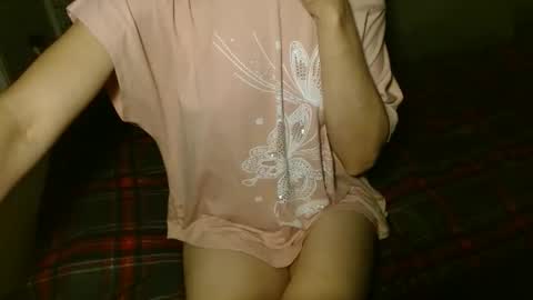 Snapshot of queenoftenderness chatting on 09/19/25, 06:30 queenoftenderness online show from 09/19/25, 06:30