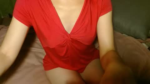 Snapshot of queenoftenderness chatting on 09/28/25, 08:58 queenoftenderness online show from 09/28/25, 08:58