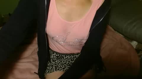 Snapshot of queenoftenderness chatting on 09/30/25, 07:41 queenoftenderness online show from 09/30/25, 07:41