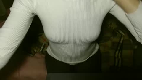 Snapshot of queenoftenderness chatting on 10/08/25, 06:27 queenoftenderness online show from 10/08/25, 06:27