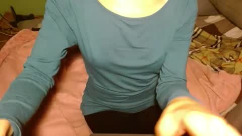 Snapshot of queenoftenderness chatting on 10/17/25, 06:10 queenoftenderness online show from 10/17/25, 06:10