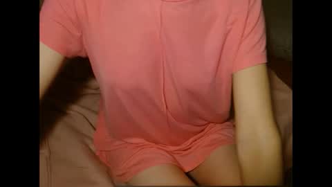 Snapshot of queenoftenderness chatting on 11/19/25, 08:53 queenoftenderness online show from 11/19/25, 08:53