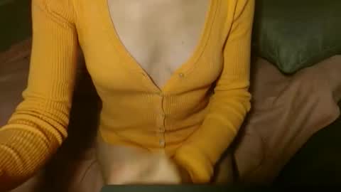 Snapshot of queenoftenderness chatting on 11/24/25, 05:45 queenoftenderness online show from 11/24/25, 05:45