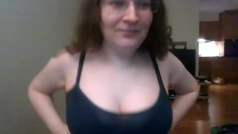 Snapshot of queenofthenights chatting on 04/16/26, 09:39 queenofthenights online show from 04/16/26, 09:39