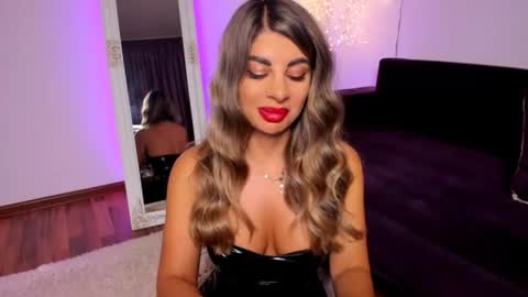 Snapshot of queenofyouredreams chatting on 06/21/26, 10:45 Queennofyuredreams online show from 06/21/26, 10:45
