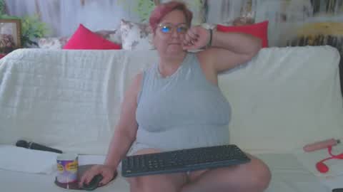 Snapshot of queenpammy chatting on 02/02/25, 12:57 QueenPammy online show from 02/02/25, 12:57