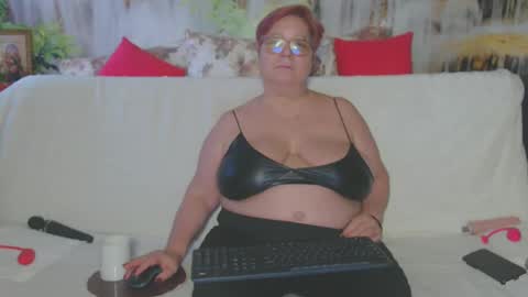 Snapshot of queenpammy chatting on 02/04/25, 02:43 QueenPammy online show from 02/04/25, 02:43