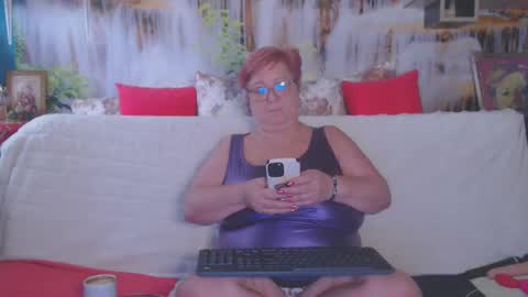 Snapshot of queenpammy chatting on 02/17/25, 01:53 QueenPammy online show from 02/17/25, 01:53