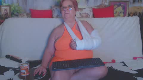 Snapshot of queenpammy chatting on 02/27/25, 08:28 QueenPammy online show from 02/27/25, 08:28