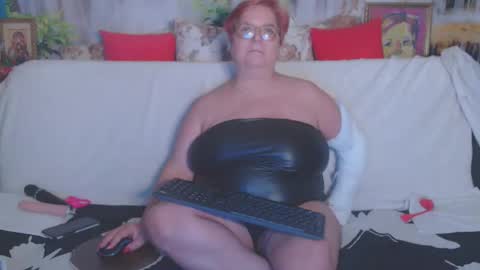 Snapshot of queenpammy chatting on 02/28/25, 02:09 QueenPammy online show from 02/28/25, 02:09