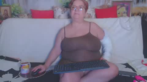 Snapshot of queenpammy chatting on 03/01/25, 06:35 QueenPammy online show from 03/01/25, 06:35